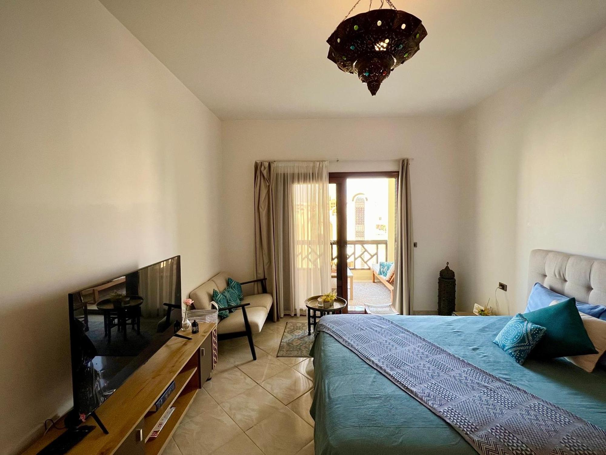Luxury Beachfront Studio- Foreign Nationals Only