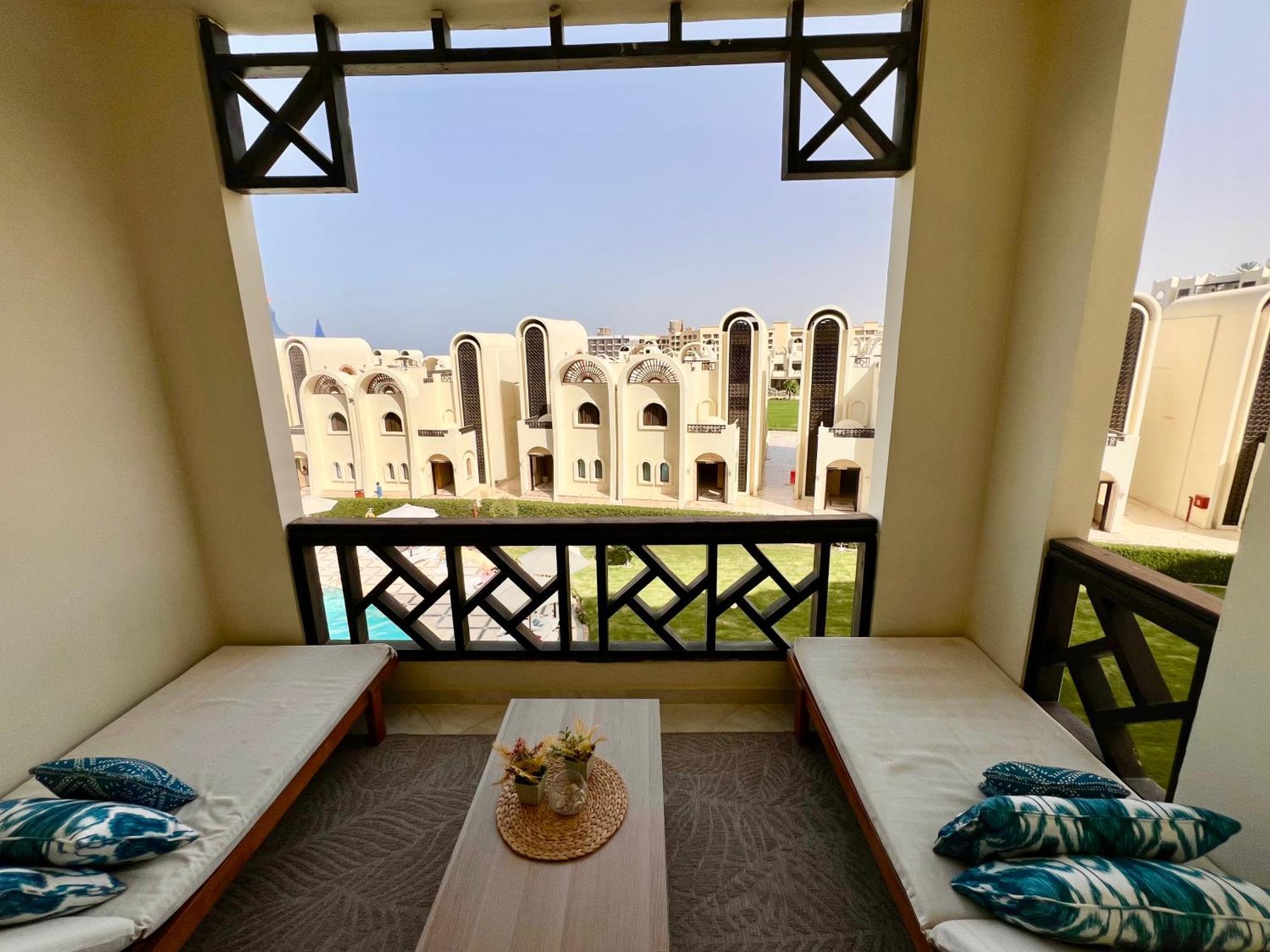 Luxury Beachfront Studio- Foreign Nationals Only Aparthotel