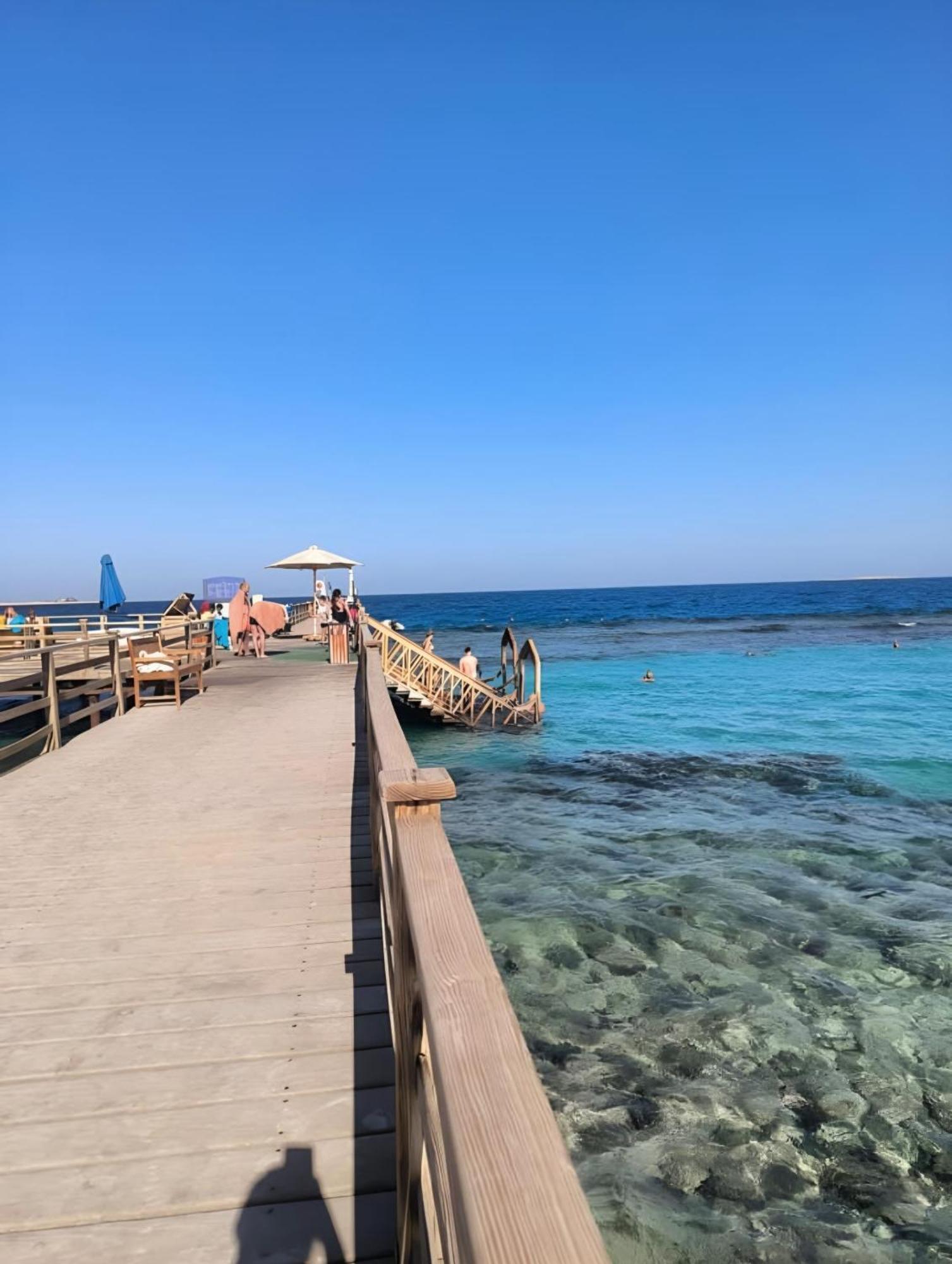 Luxury Beachfront Studio- Foreign Nationals Only Hotel apartamentowy Hurghada