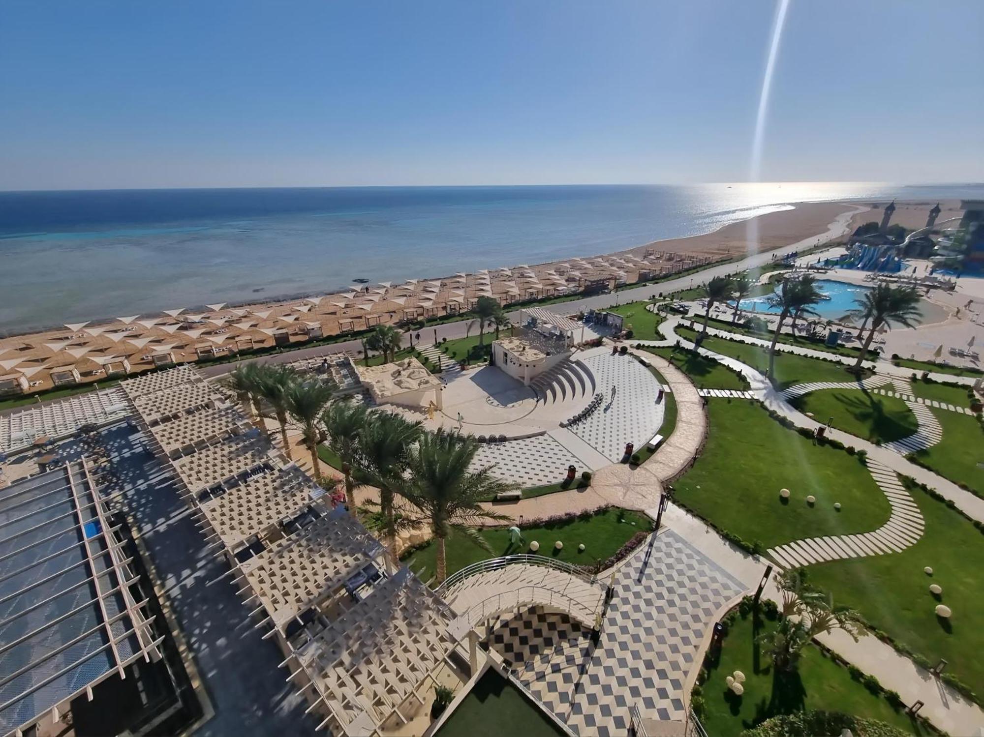 Hotel apartamentowy Luxury Beachfront Studio- Foreign Nationals Only *