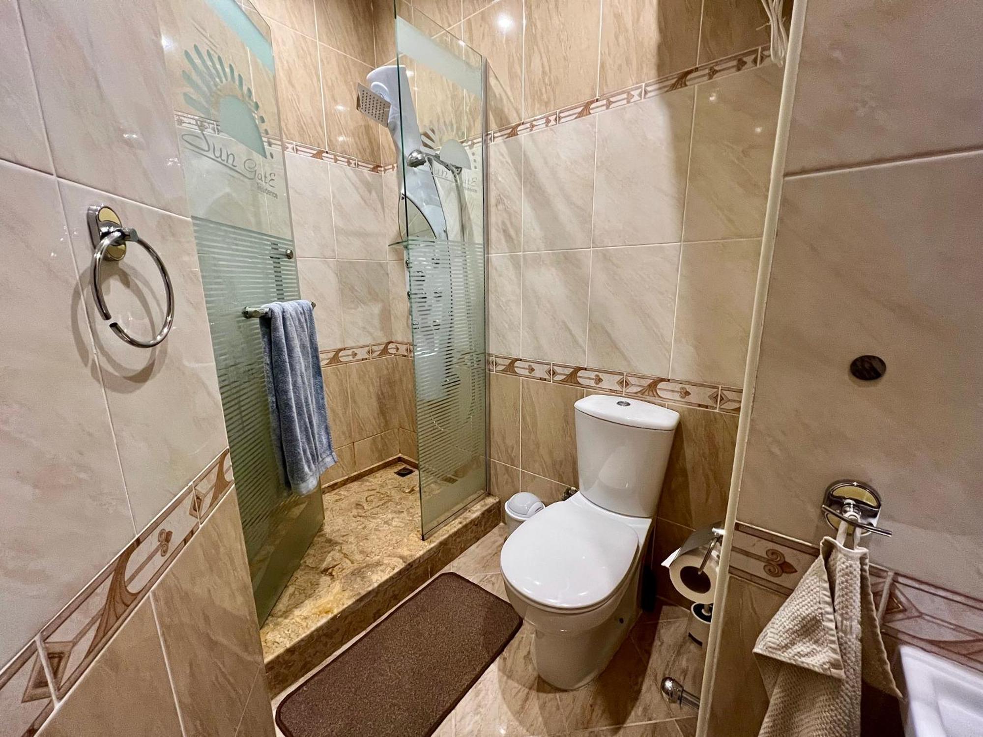 Hotel apartamentowy Luxury Beachfront Studio- Foreign Nationals Only