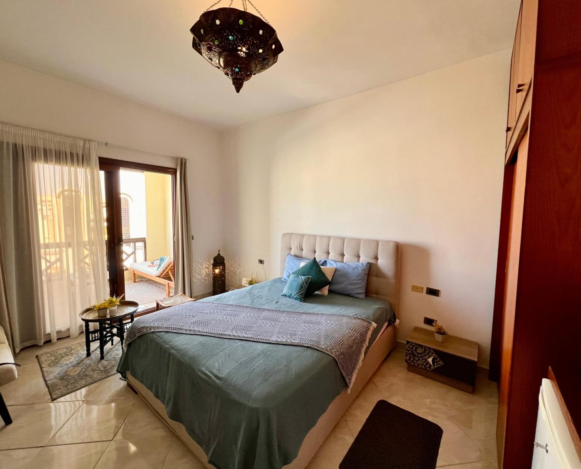Luxury Beachfront Studio- Foreign Nationals Only Aparthotel